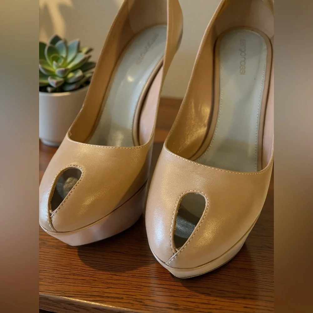 Sergio Rossi Taupe Neutral Peep Toe Platform High Heels